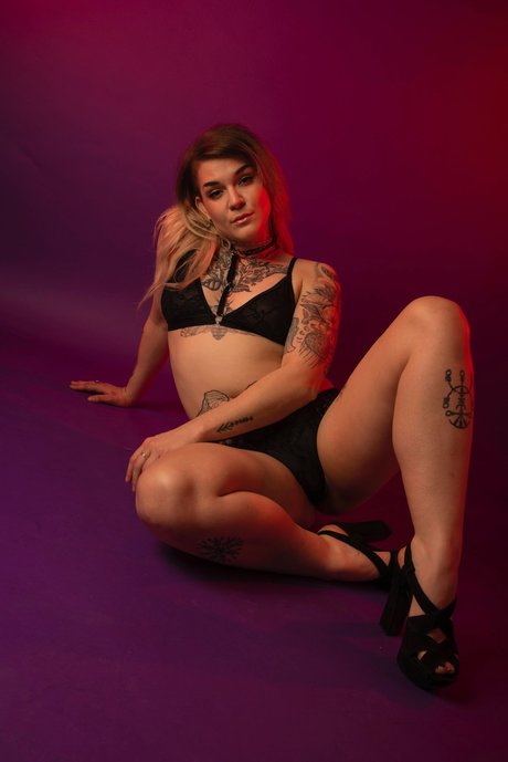Foto di nudo di fuga di OnlyFans di Mara Morte