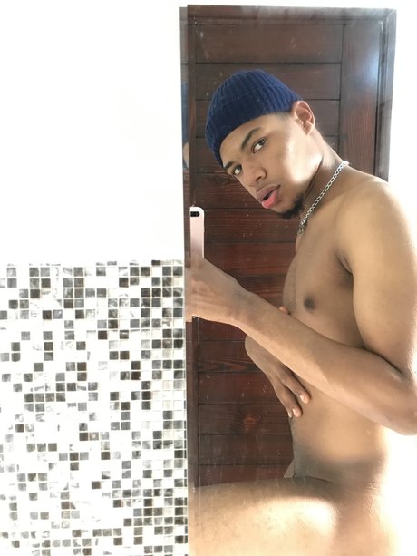 Foto di nudo di fuga di OnlyFans di Manuxxx