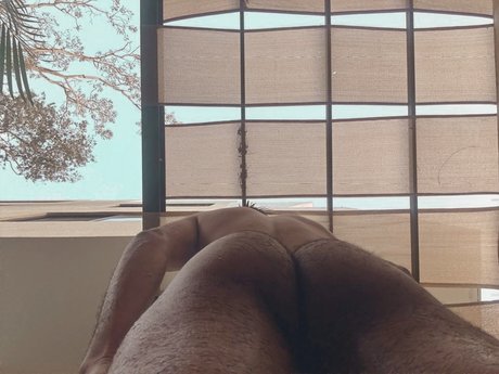 Foto di nudo di fuga di OnlyFans di Ariel