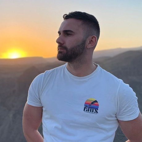 Foto di nudo di fuga di OnlyFans di Mario Corinto