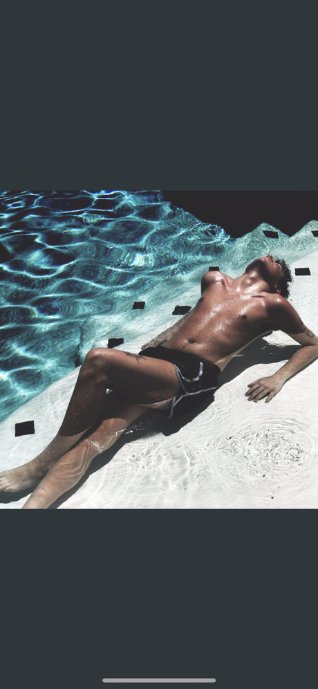Foto di nudo di fuga di OnlyFans di Ashton Kole