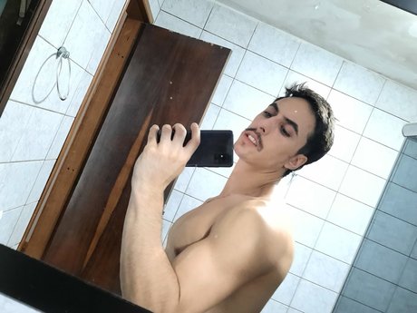 Foto di nudo di fuga di OnlyFans di Maurcio