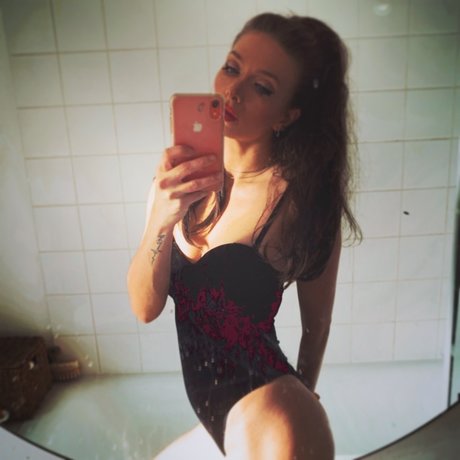 Foto di nudo di fuga di OnlyFans di Bambi