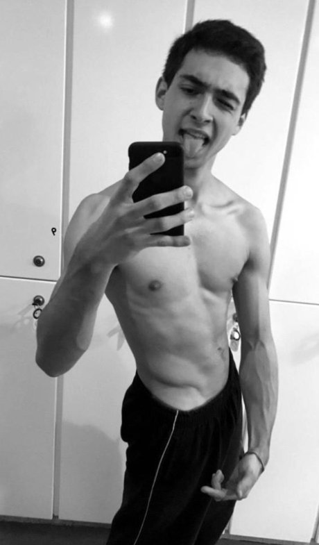 Foto di nudo di fuga di OnlyFans di Latin Master 
