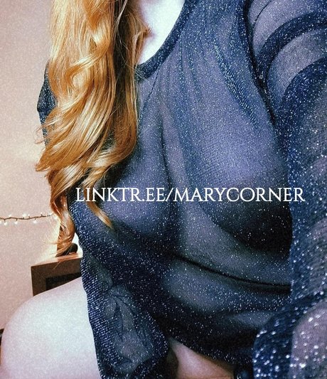 Foto di nudo di fuga di OnlyFans di Mary Corner