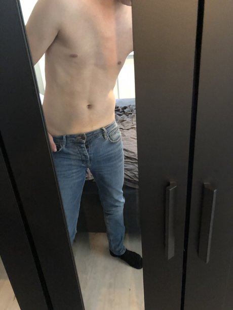 Foto di nudo di fuga di OnlyFans di Max