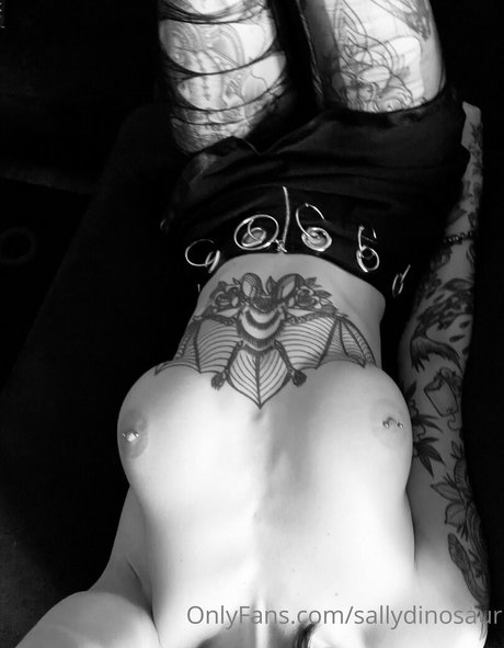 Foto di nudo di fuga di OnlyFans di Sallydinosaur