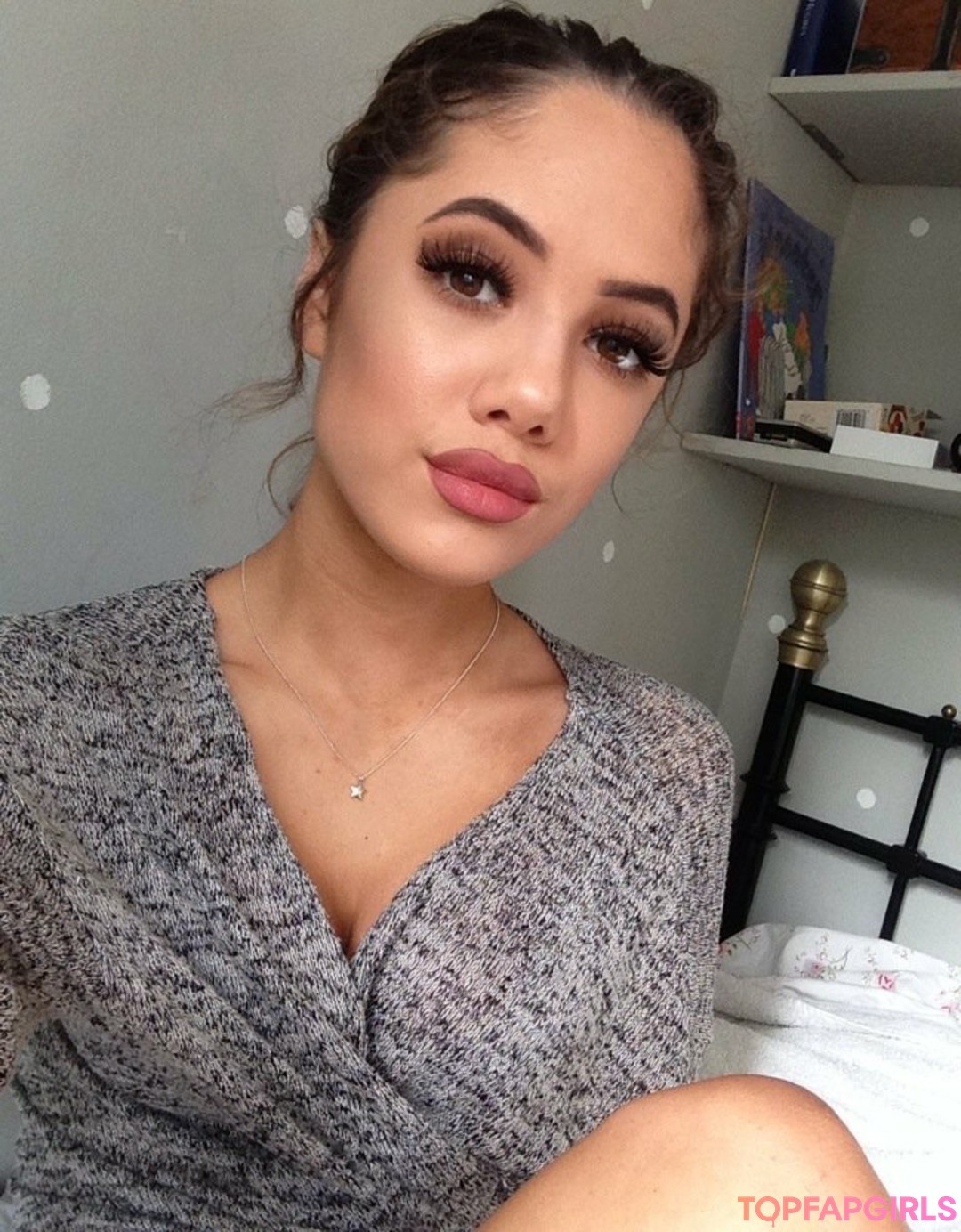 Foto di nudo di fuga di OnlyFans di Saoirse Alicia Behzadi #5 Foto di nudo di fuga di OnlyFans di Saoirse Alicia Behzadi #5