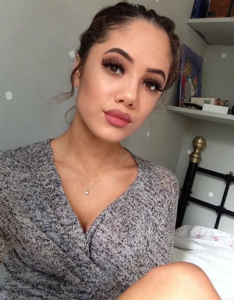 Foto di nudo di fuga di OnlyFans di Saoirse Alicia Behzadi