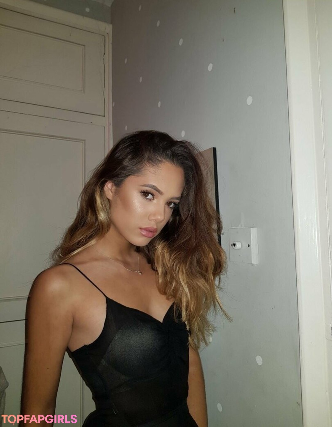 Foto di nudo di fuga di OnlyFans di Saoirse Alicia Behzadi #8 Foto di nudo di fuga di OnlyFans di Saoirse Alicia Behzadi #8