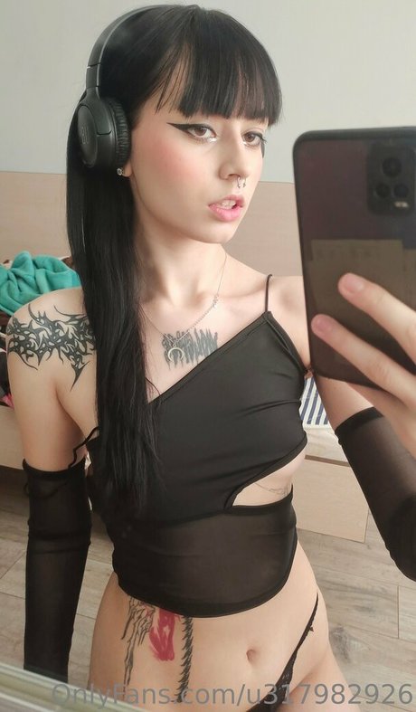 Foto di nudo di fuga di OnlyFans di Nefertitixxx