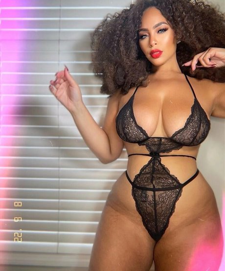 Foto di nudo di fuga di OnlyFans di Sirensaysseduce