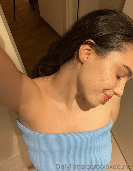 Foto di nudo di fuga di OnlyFans di Xoxocurly