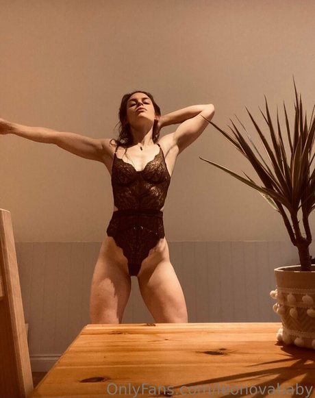 Foto di nudo di fuga di OnlyFans di Leonovababy