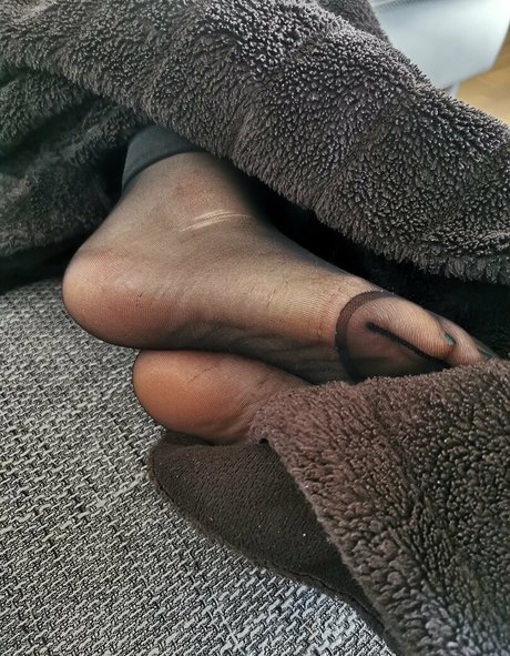 Foto di nudo di fuga di OnlyFans di Nylonfeetladyswitzerland