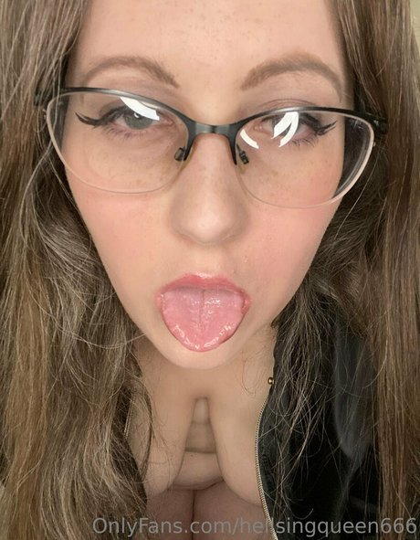 Foto di nudo di fuga di OnlyFans di Hellsingqueen666