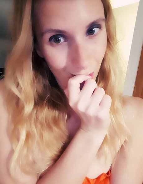 Foto di nudo di fuga di OnlyFans di Ellyedelweiss