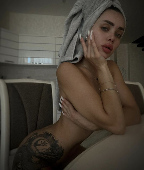 Foto di nudo di fuga di OnlyFans di Anastazzilisa21