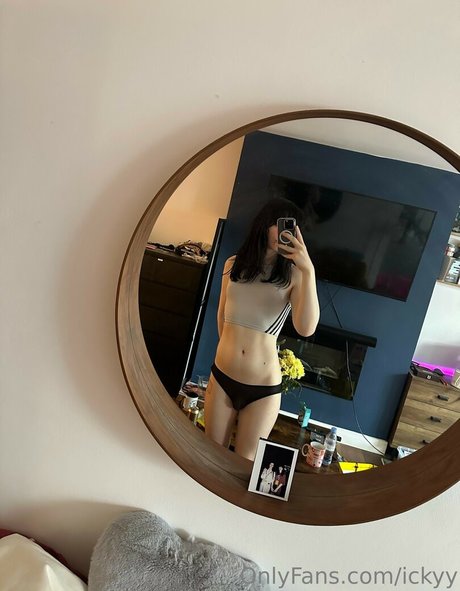 Foto di nudo di fuga di OnlyFans di Ickyypeach