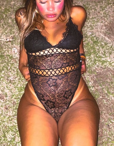 Foto di nudo di fuga di OnlyFans di Kamille Dias