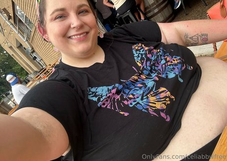 Foto di nudo di fuga di OnlyFans di Celiabbwfree