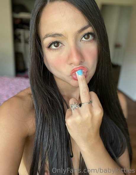 Foto di nudo di fuga di OnlyFans di Babykitties