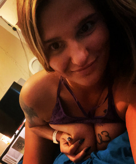 Foto di nudo di fuga di OnlyFans di Lilpocahontass