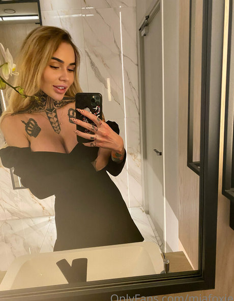 Foto di nudo di fuga di OnlyFans di Miafoxie