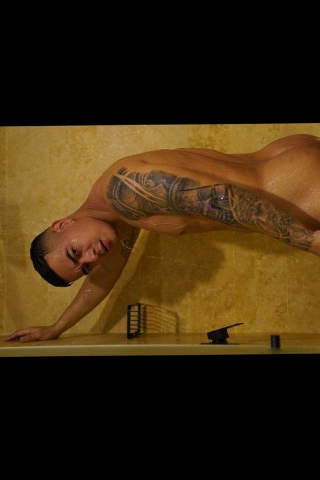 Foto di nudo di fuga di OnlyFans di Anderson Quiroz