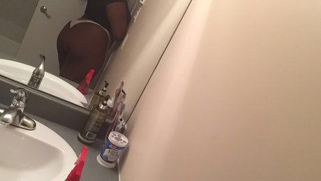 Foto di nudo di fuga di OnlyFans di Leondra