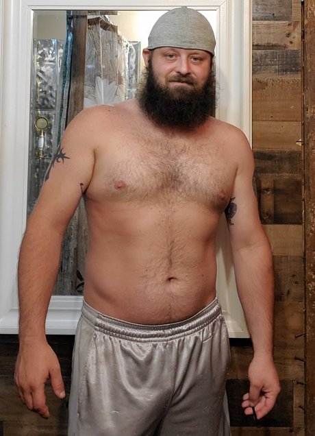 Foto di nudo di fuga di OnlyFans di Beardedbeast
