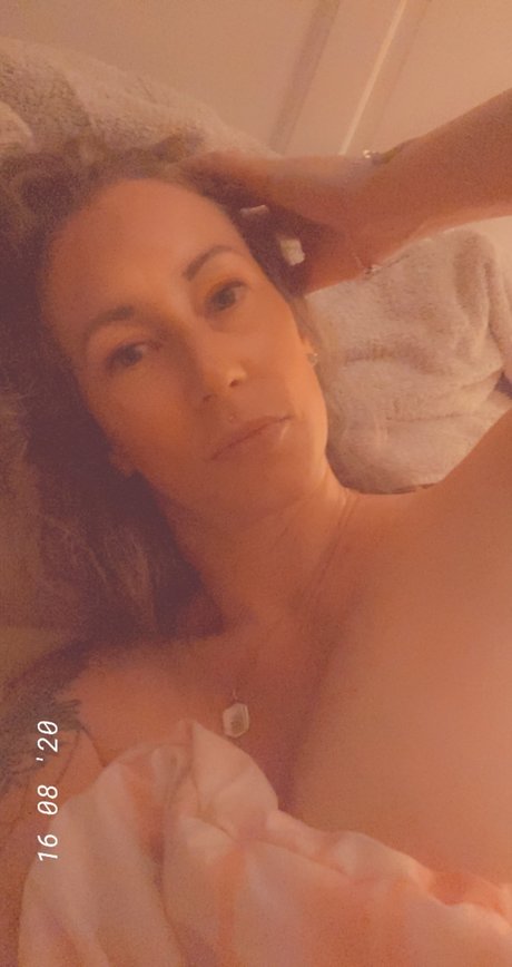 Foto di nudo di fuga di OnlyFans di Isabella