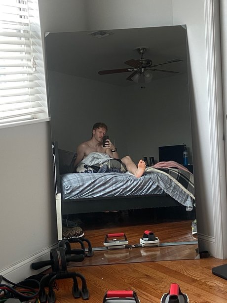 Foto di nudo di fuga di OnlyFans di Big Feet Dude