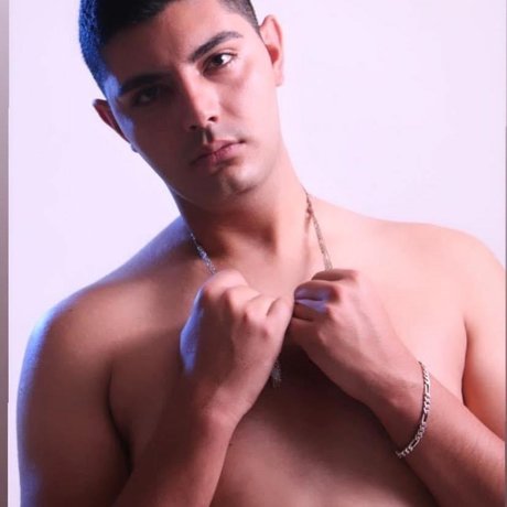 Foto di nudo di fuga di OnlyFans di Michael Gutierrez