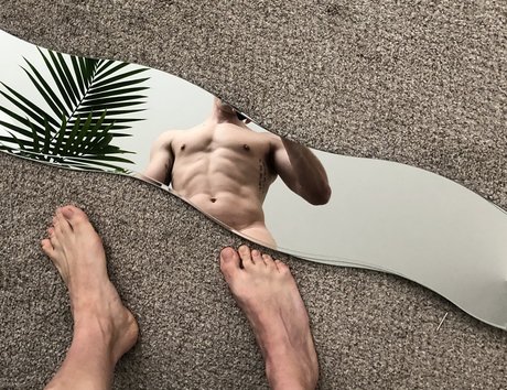 Foto di nudo di fuga di OnlyFans di Ivn  Real