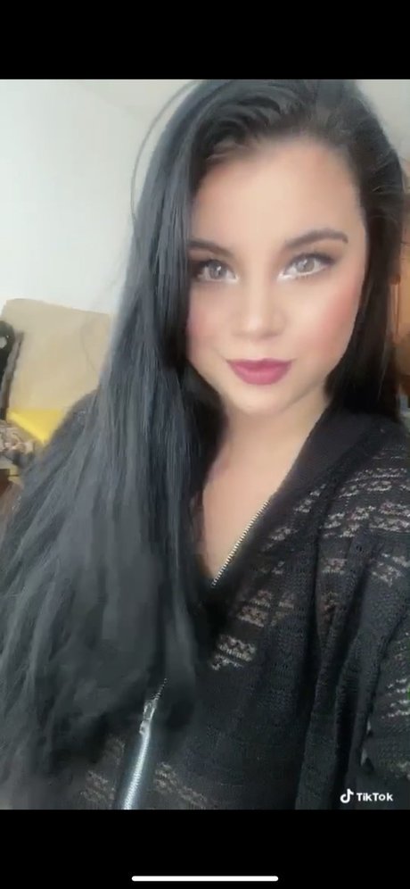Foto di nudo di fuga di OnlyFans di Caroline Dawn