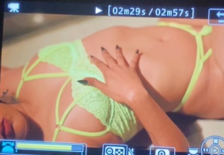 Foto di nudo di fuga di OnlyFans di India