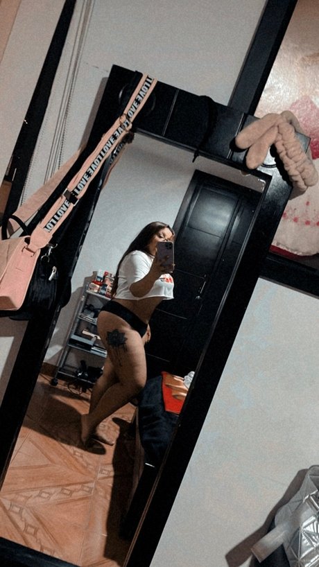 Foto di nudo di fuga di OnlyFans di Candy Eli