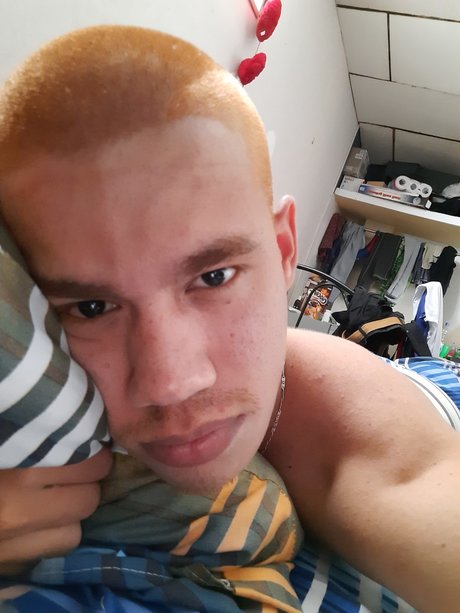 Foto di nudo di fuga di OnlyFans di Carlos Lanz