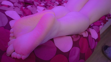Goddess Izzy  Foot And Nail Mistress