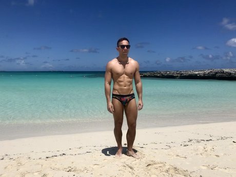 Foto di nudo di fuga di OnlyFans di Hilitommy