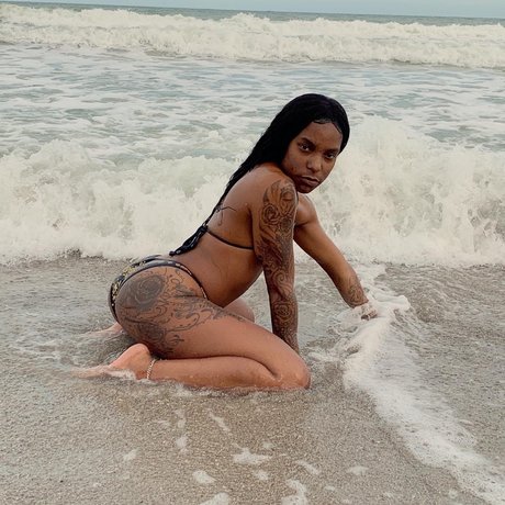 Foto di nudo di fuga di OnlyFans di 