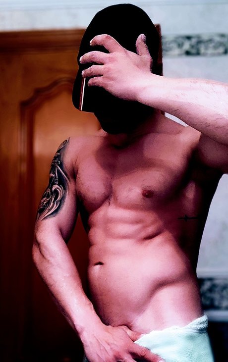 Foto di nudo di fuga di OnlyFans di Model Isaac