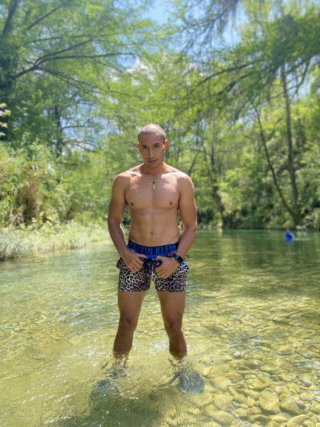Foto di nudo di fuga di OnlyFans di Carlos Mateo Leyva