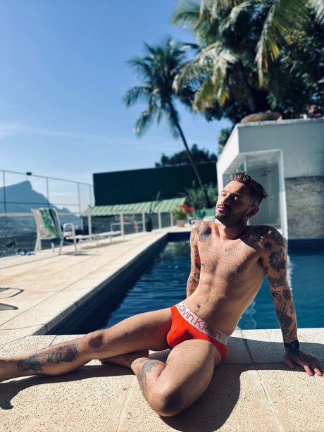 Foto di nudo di fuga di OnlyFans di Igor Lucios