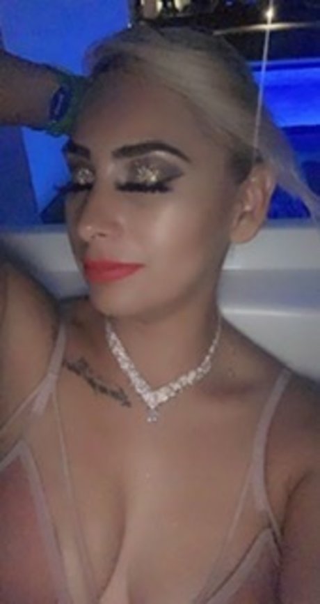 Foto di nudo di fuga di OnlyFans di Karla Star