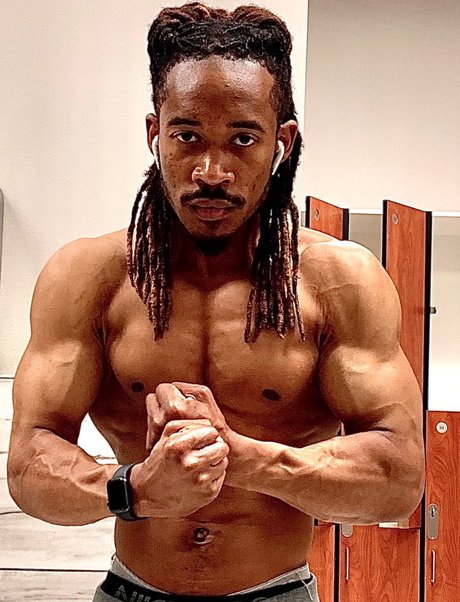Foto di nudo di fuga di OnlyFans di Chavis