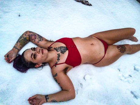 Foto di nudo di fuga di OnlyFans di Holly Airs