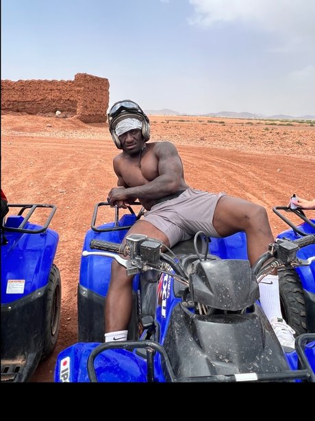 Foto di nudo di fuga di OnlyFans di Mr Dark Chocolate 