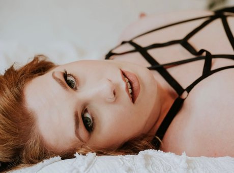 Foto di nudo di fuga di OnlyFans di Laura Fox